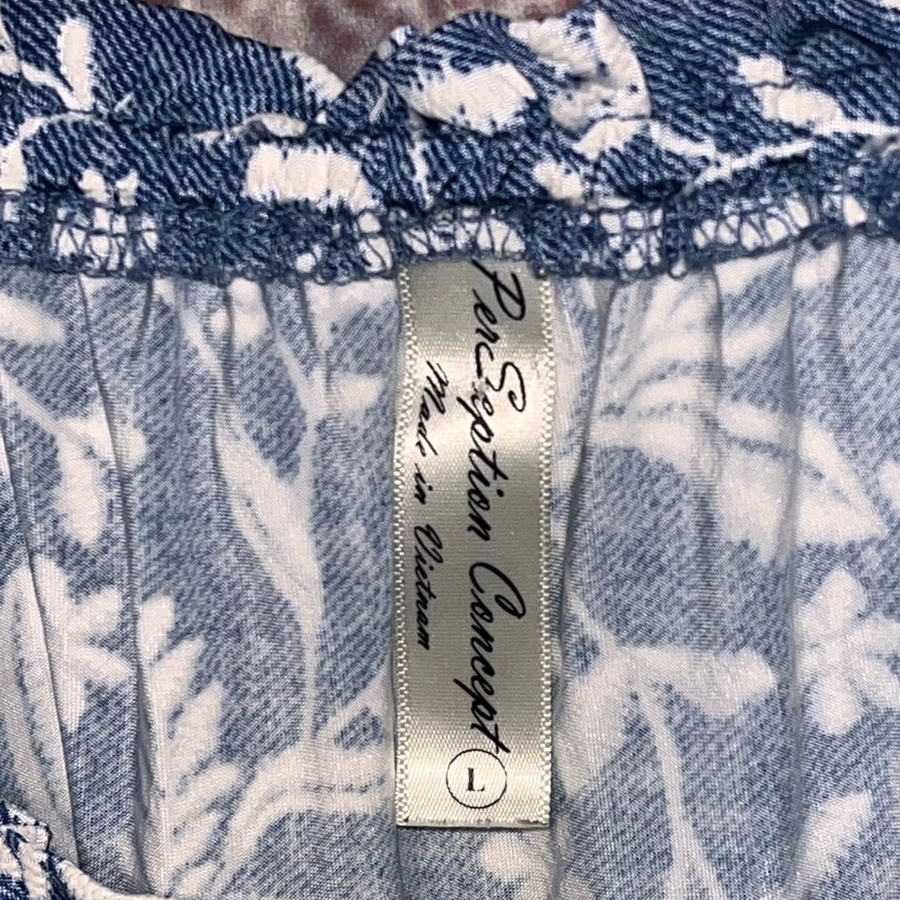 Perseption Concept Blue White Leaf Pattern Top Si… - image 4